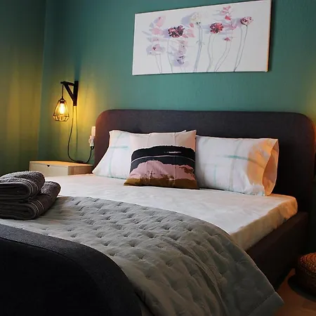 Apartment Homel Rocks -elegant 2bd -amazing Garden View *