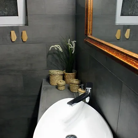 Homel Rocks -elegant 2bd -amazing Garden View Apartment *