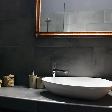 Apartment Homel Rocks -elegant 2bd -amazing Garden View *