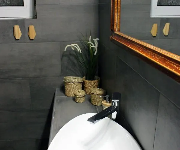 Homel Rocks -elegant 2bd -amazing Garden View Apartment *