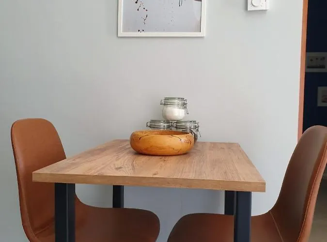 Homel Rocks -elegant 2bd -amazing Garden View Apartment *