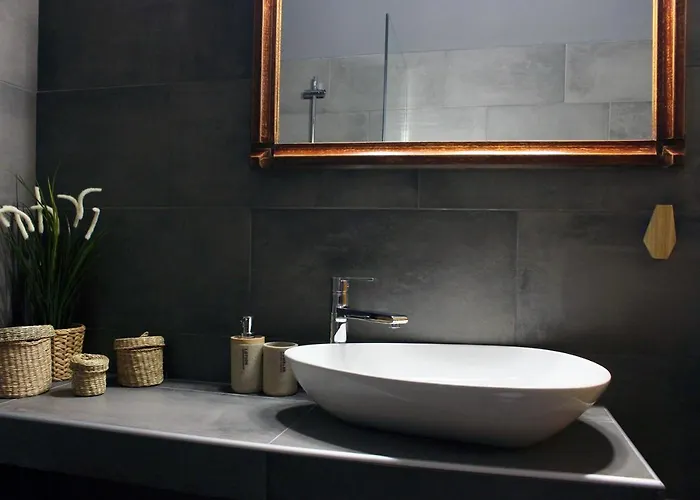 Apartment Homel Rocks -elegant 2bd -amazing Garden View *